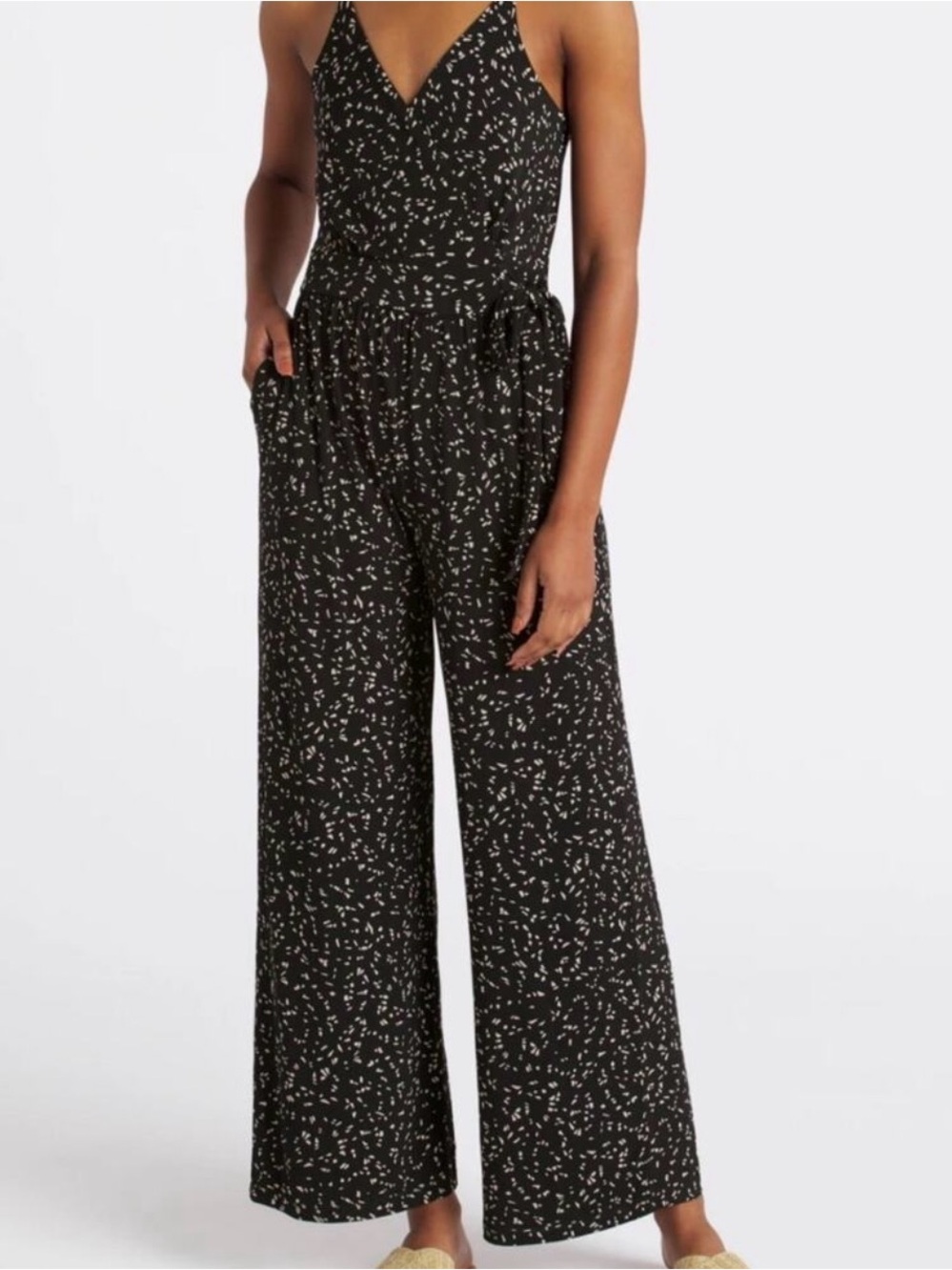 Kaileigh SleevelessV-Neck Wide-Leg Jumpsuit in Black with Tie Waist and Pockets